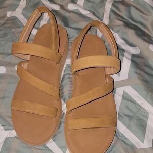 Madewell Tan Sandals Minimalist Design Asymmetrical Straps